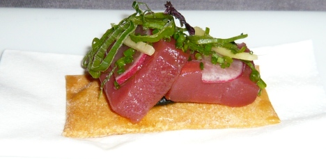 Mini-pizza Sashimi with Tuna